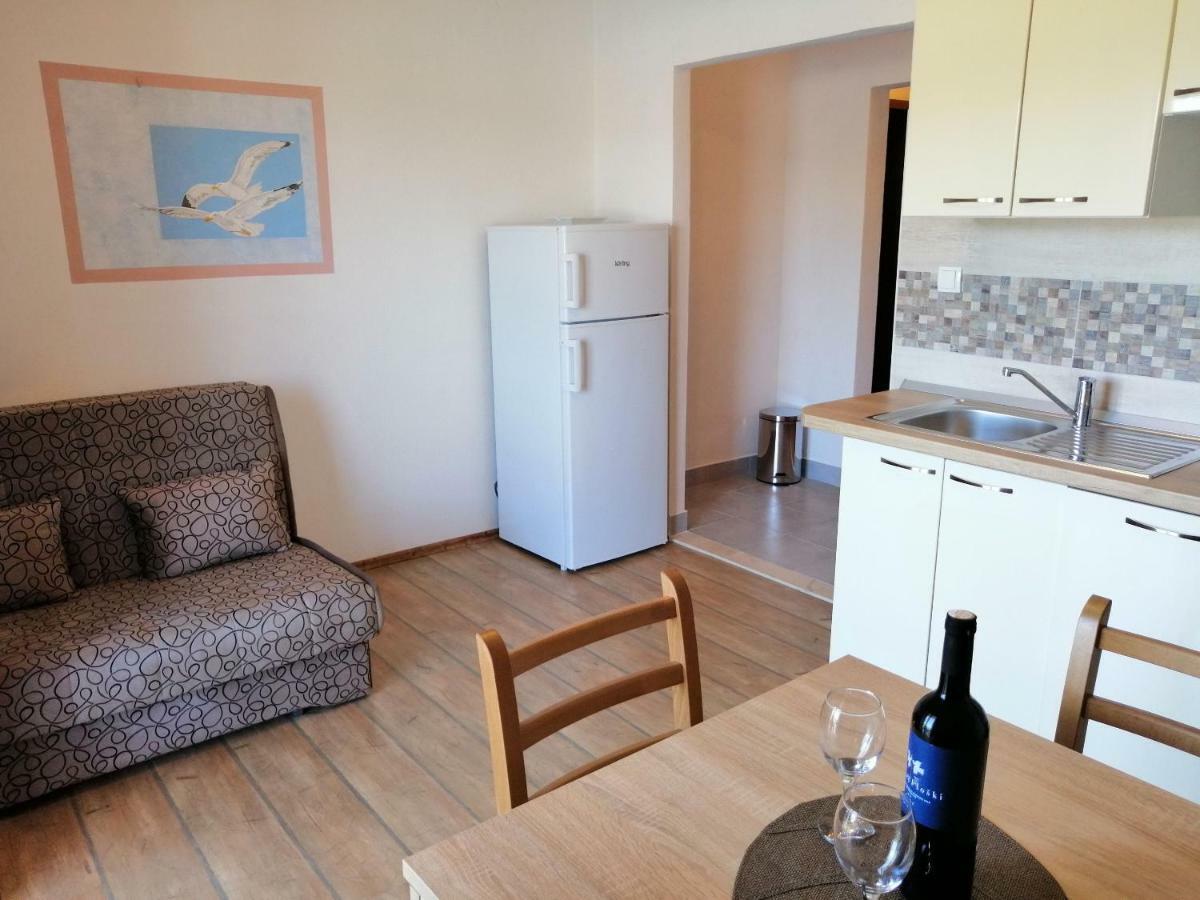 Apartments And Room Caric Jelsa  Eksteriør bilde